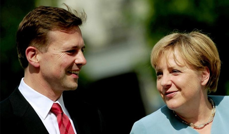Steffen Seibert und Angela Merkel Â© Foto: nordbayern.de / dpa