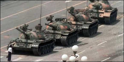 Selbst Bilder wie dieses vom Tianâ€™anmen-Massaker sind zur Zeit in China abrufbar.
